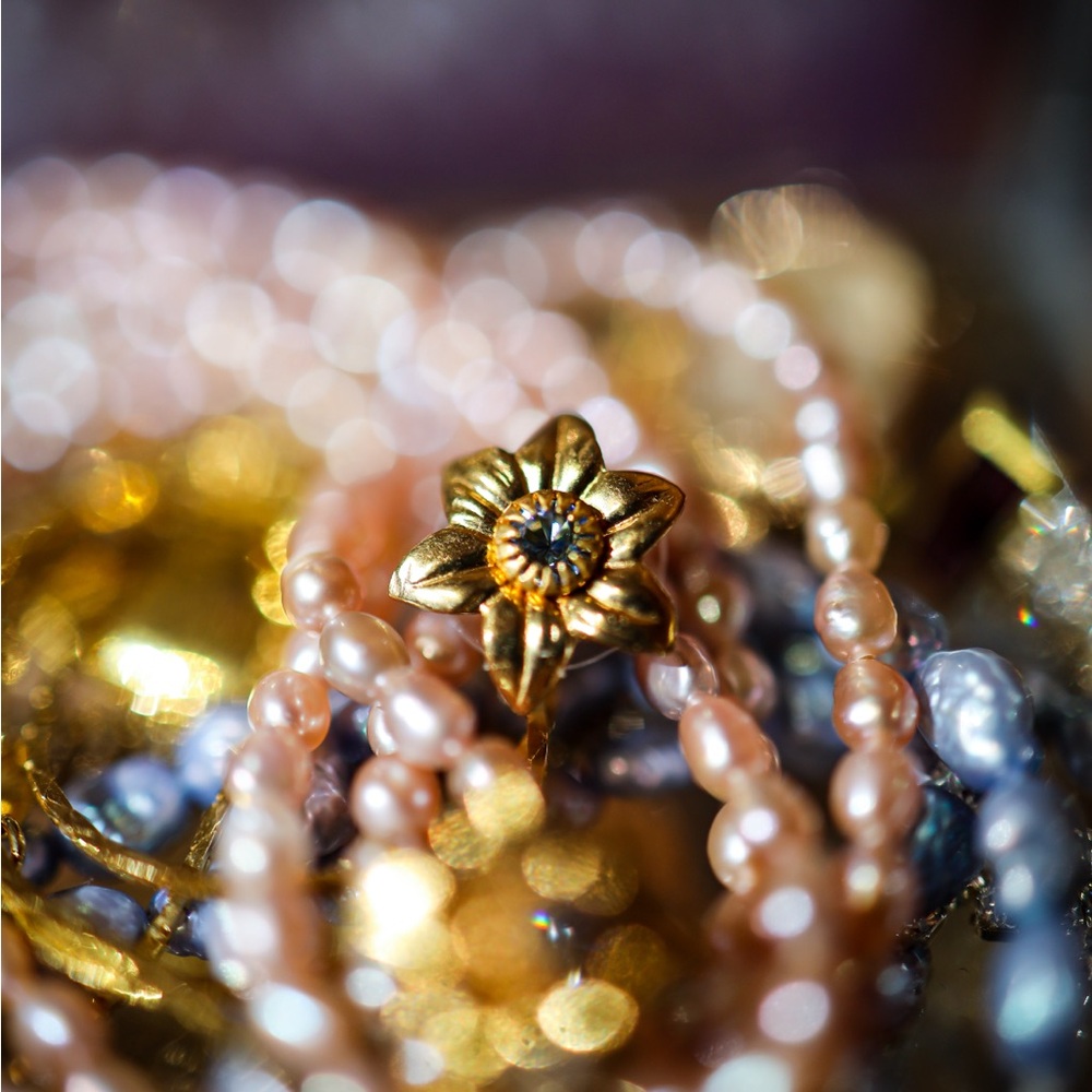 VINTAGE Swarovski Blue Crystal Flower earrings 🦋